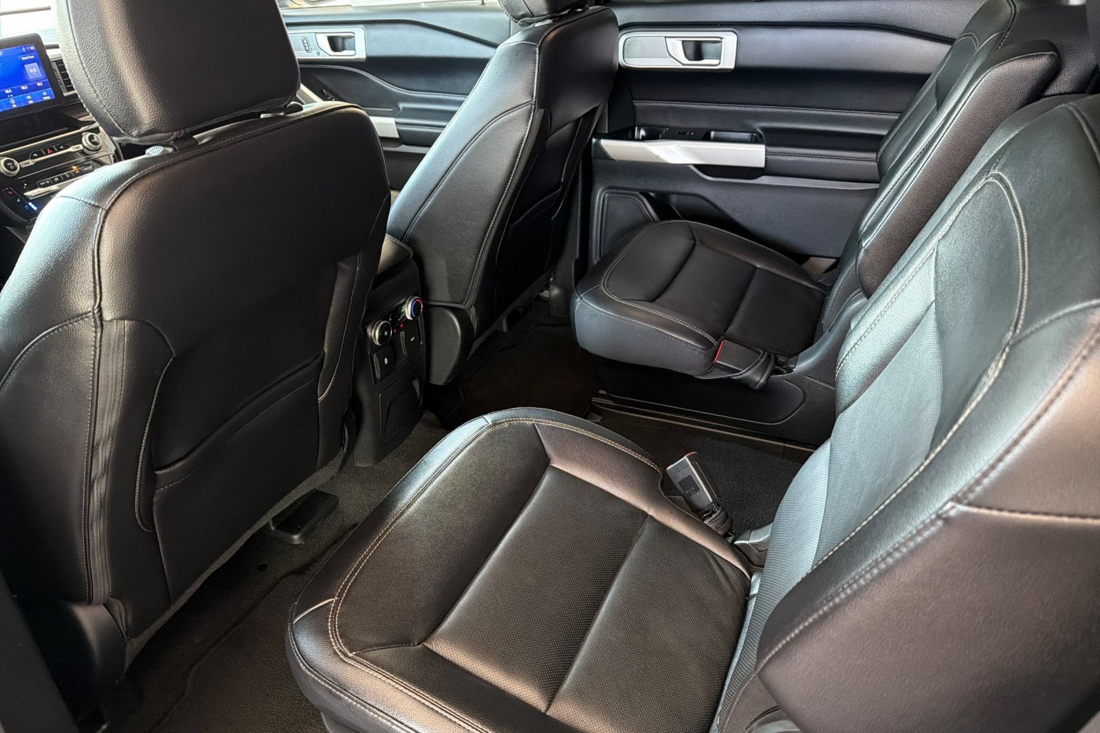 Certified 2023 Ford Explorer Limited RWD image 11