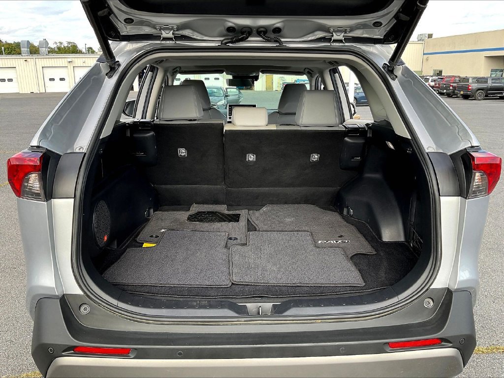 Used 2022 Toyota RAV4 Limited AWD/4WD image 28