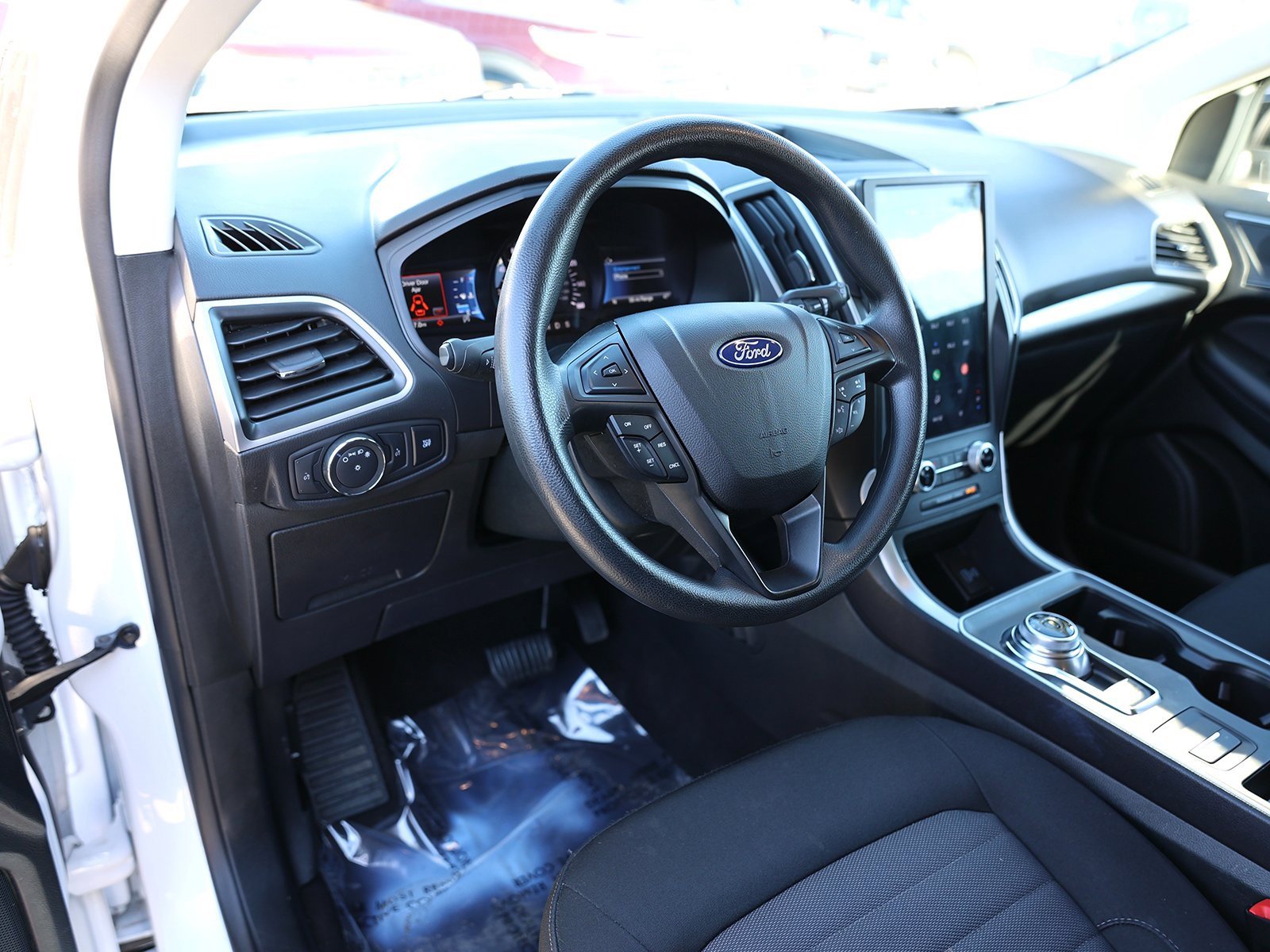 Certified 2023 Ford Edge SE w/ Black Appearance Package image 15