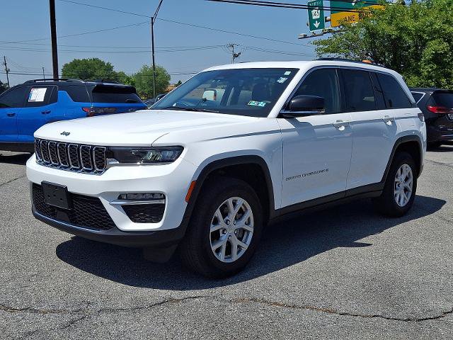 Used 2023 Jeep Grand Cherokee Limited AWD/4WD image 3