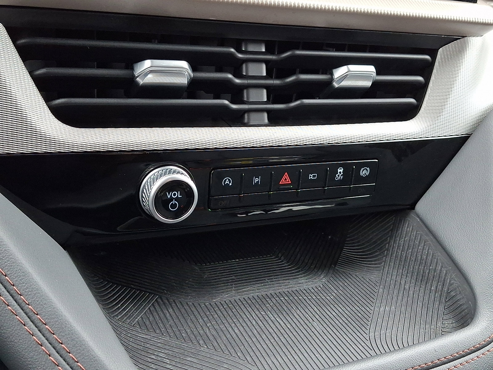 Certified 2025 Ford Explorer Active image 19