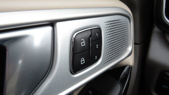 Certified 2023 Ford Explorer Platinum w/ Technology Package image 27