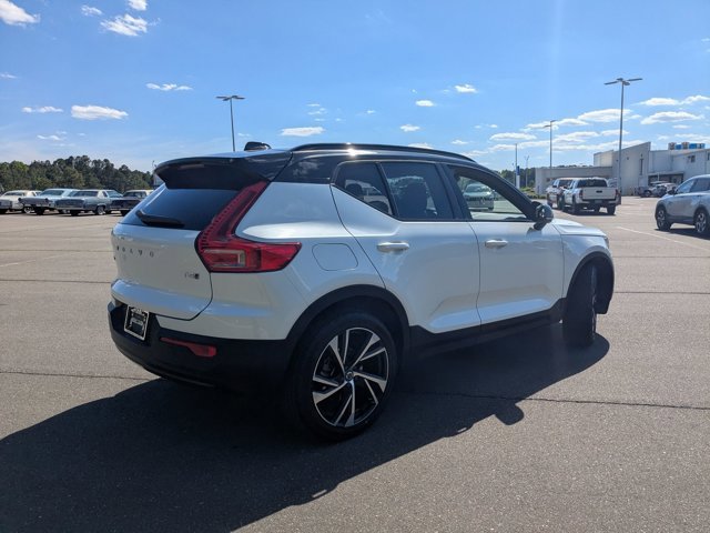 Used 2021 Volvo XC40 T5 R-Design AWD/4WD image 9