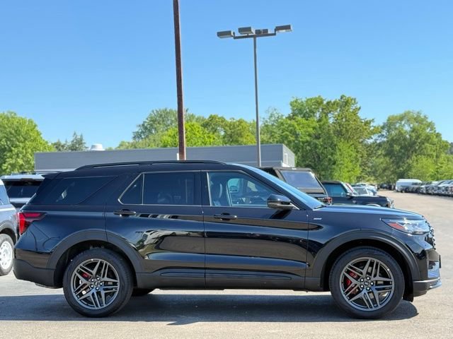 Certified 2025 Ford Explorer ST-Line w/ ST-Line Street Pack AWD/4WD image 40