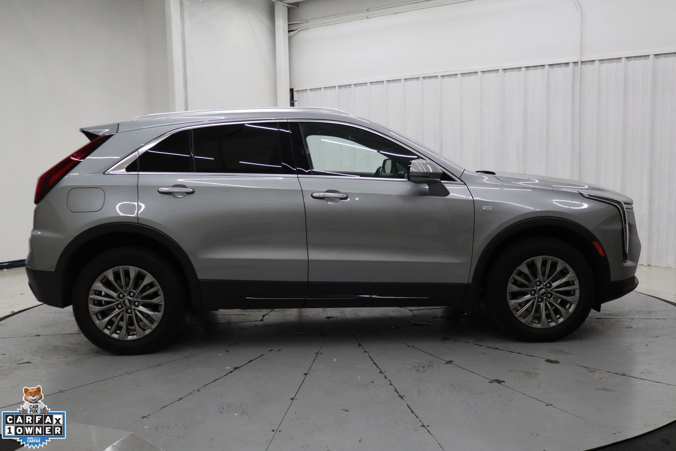Used 2025 Cadillac XT4 Premium Luxury FWD image 2