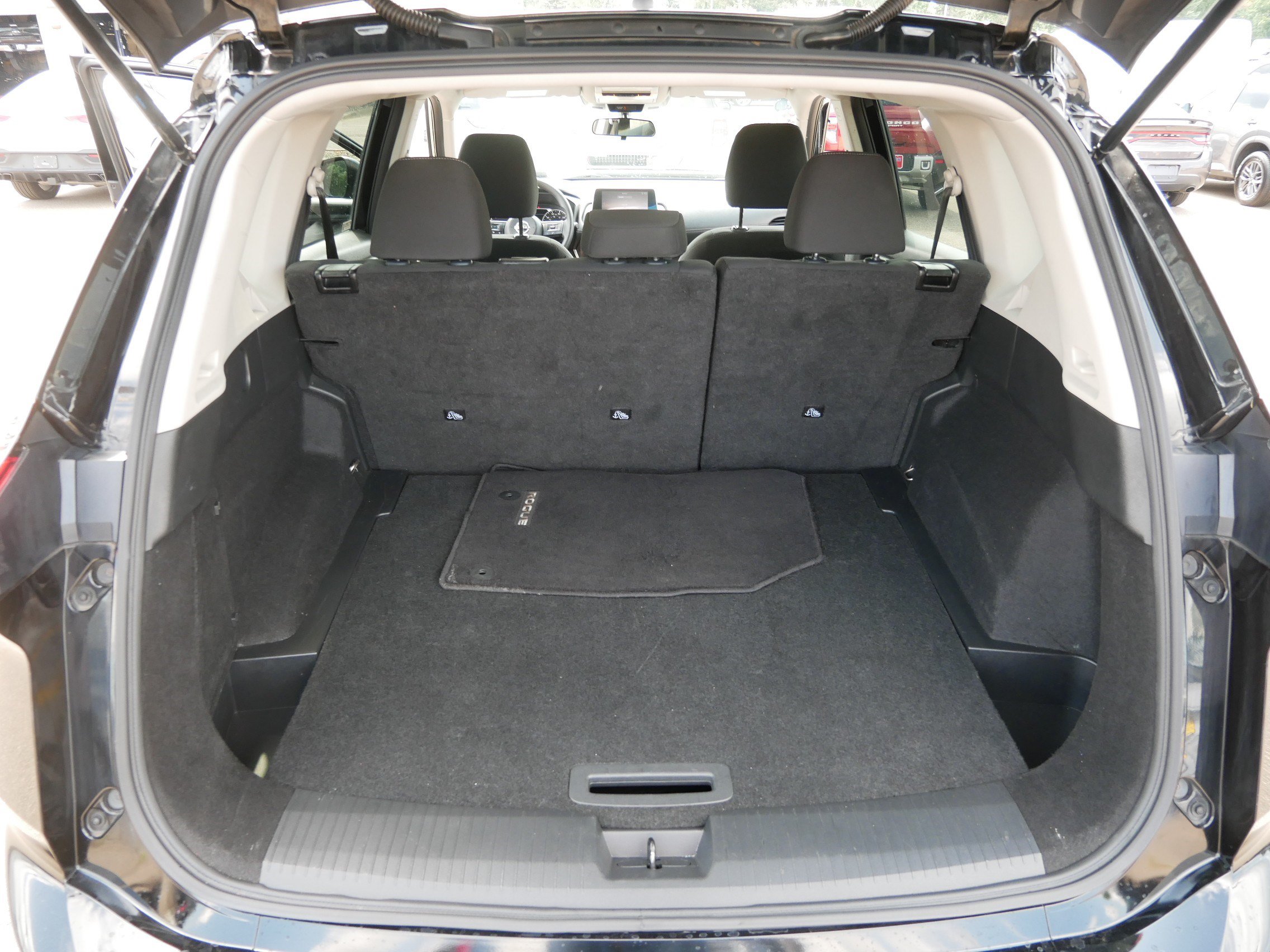 Used 2024 Nissan Rogue S AWD/4WD image 18