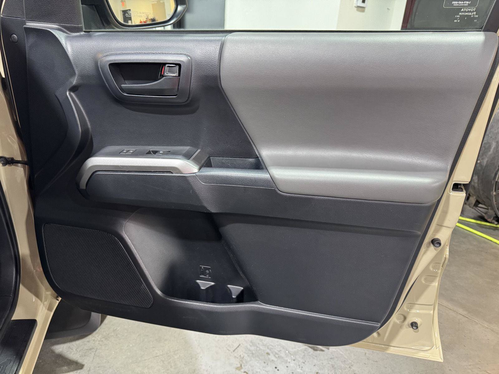 Used 2018 Toyota Tacoma SR5 RWD image 23