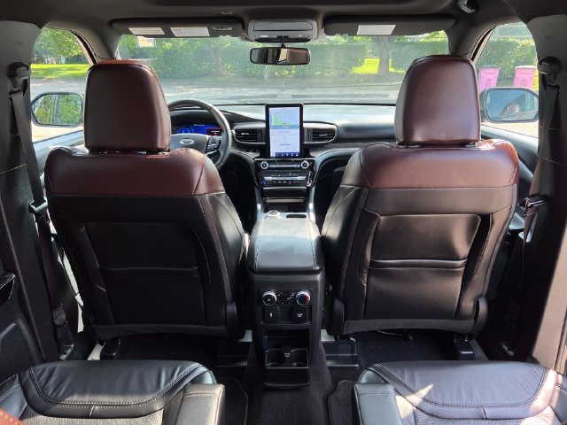 Certified 2023 Ford Explorer Platinum w/ Technology Package AWD/4WD image 35