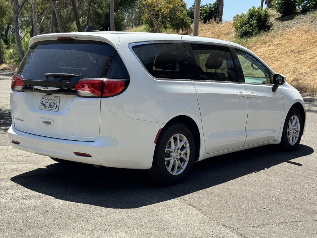 Used 2023 Chrysler Voyager LX FWD image 6
