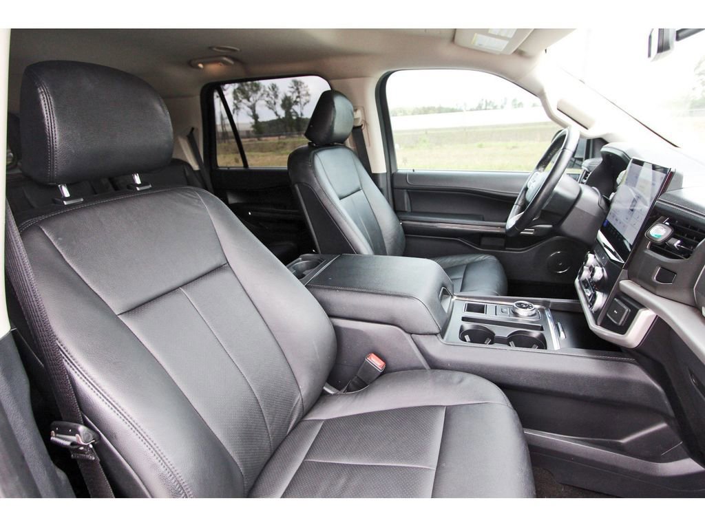 Certified 2023 Ford Expedition XLT image 28