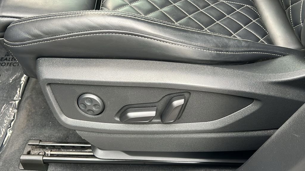 Used 2020 Audi SQ5 Premium Plus w/ Premium Plus Package image 19