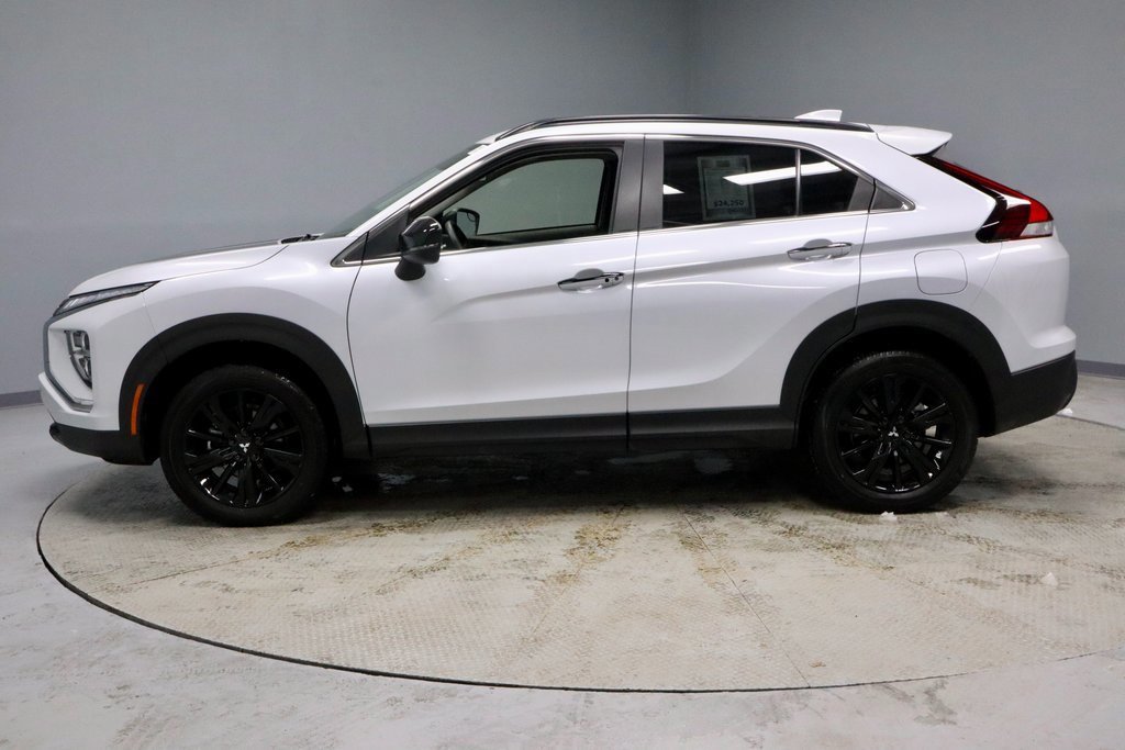 Used 2024 Mitsubishi Eclipse Cross Black Edition image 2