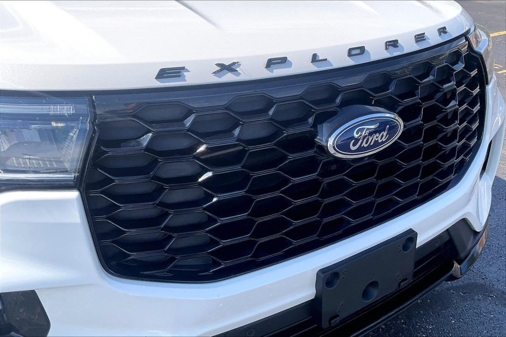 Certified 2025 Ford Explorer ST-Line w/ Premium Package AWD/4WD image 31