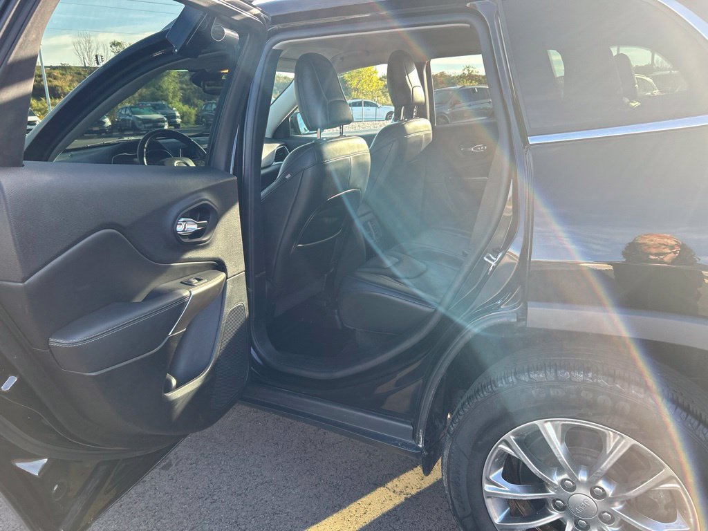 Used 2021 Jeep Cherokee Latitude Lux w/ Comfort/Convenience Group AWD/4WD image 16