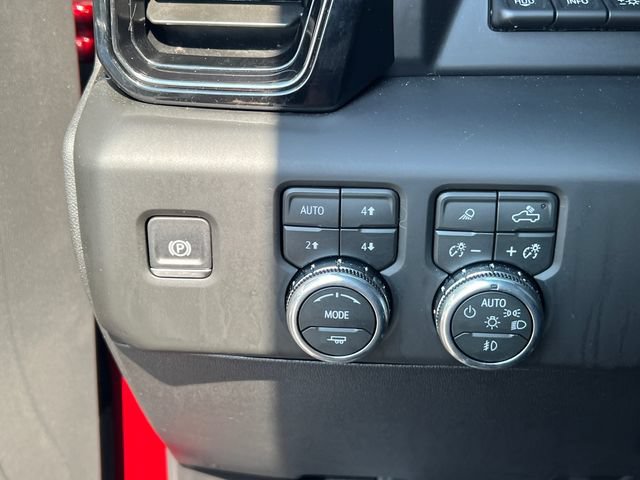 Used 2026 GMC Sierra 2500 AT4X w/ LPO, Black Badging Package AWD/4WD image 32