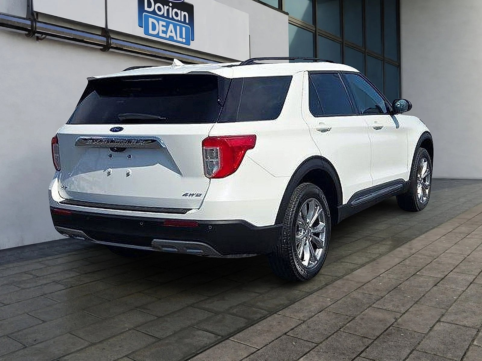 Certified 2023 Ford Explorer XLT w/ Equipment Group 202A AWD/4WD image 3