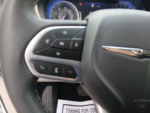 Used 2024 Chrysler Pacifica Touring-L FWD image 23