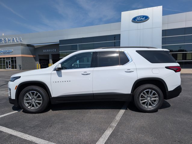 Used 2023 Chevrolet Traverse LT FWD image 2