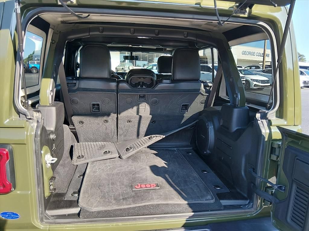 Used 2022 Jeep Wrangler Unlimited Sahara AWD/4WD image 15