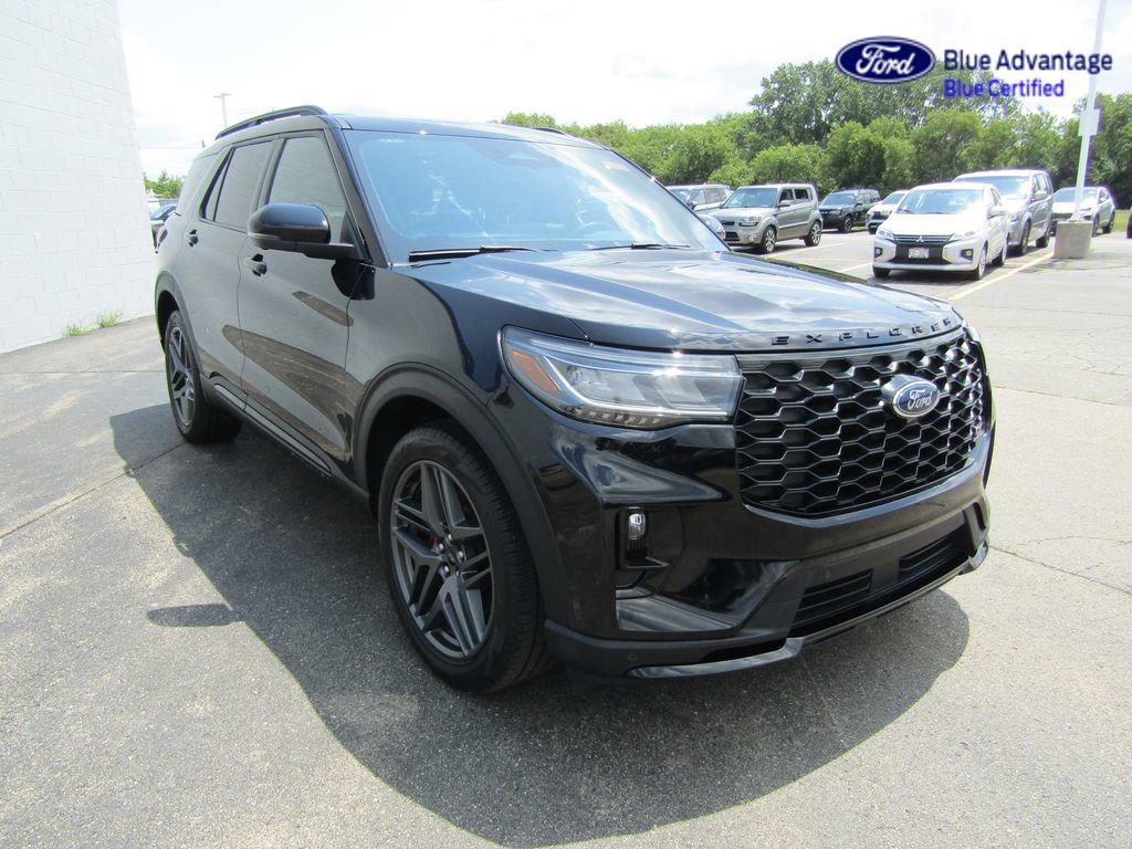 Certified 2025 Ford Explorer ST AWD/4WD image 10
