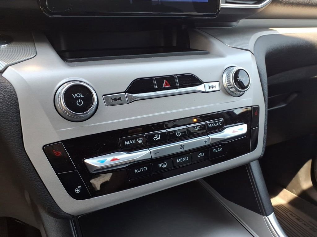 Certified 2024 Ford Explorer XLT w/ Equipment Group 202A AWD/4WD image 22