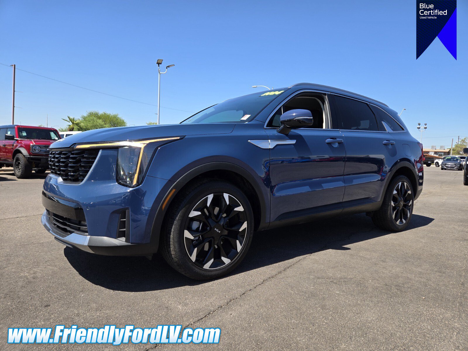 Used 2024 Kia Sorento EX w/ Panoramic Sunroof Package FWD image 2