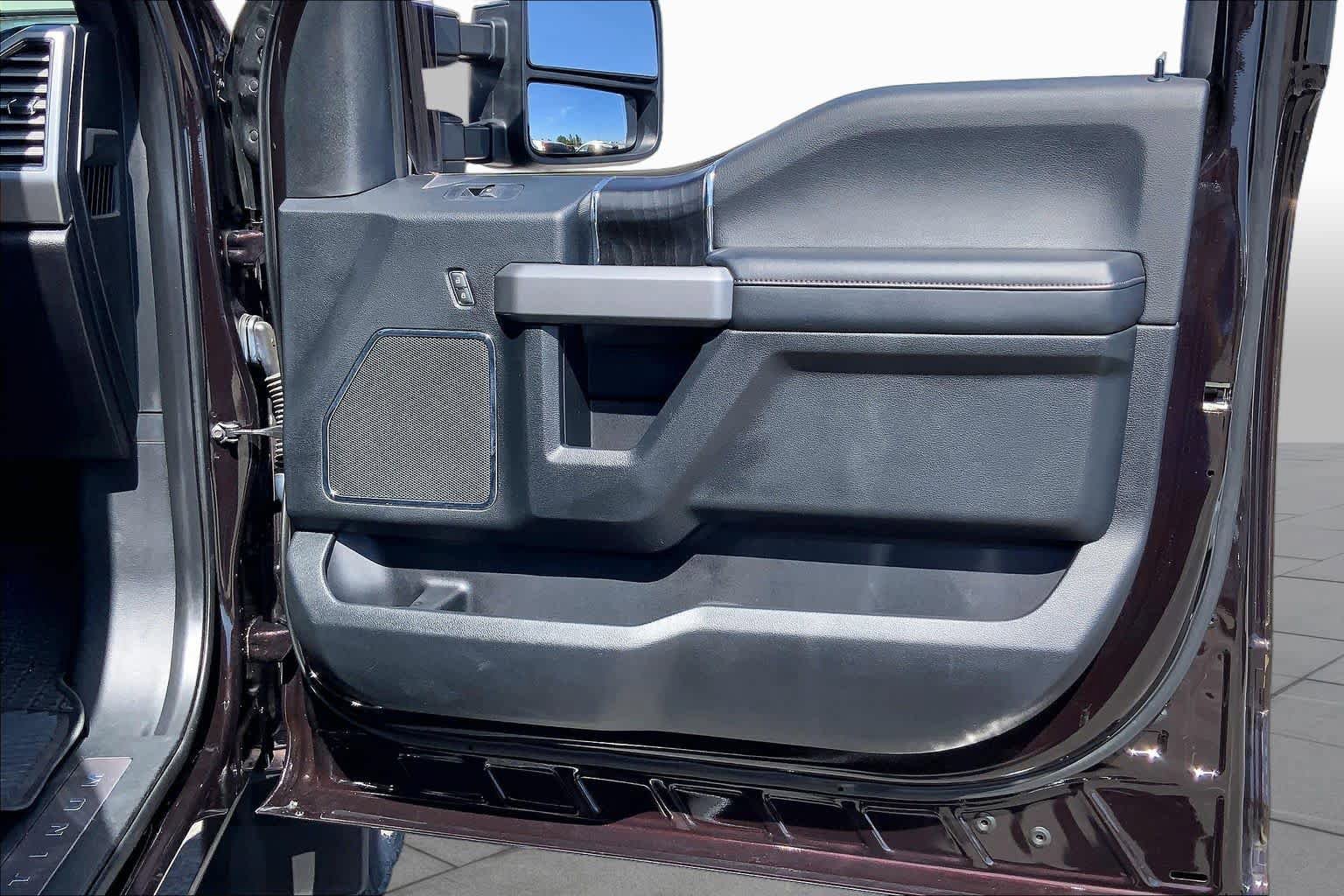 Certified 2019 Ford F250 Platinum w/ Platinum Ultimate Package AWD/4WD image 23