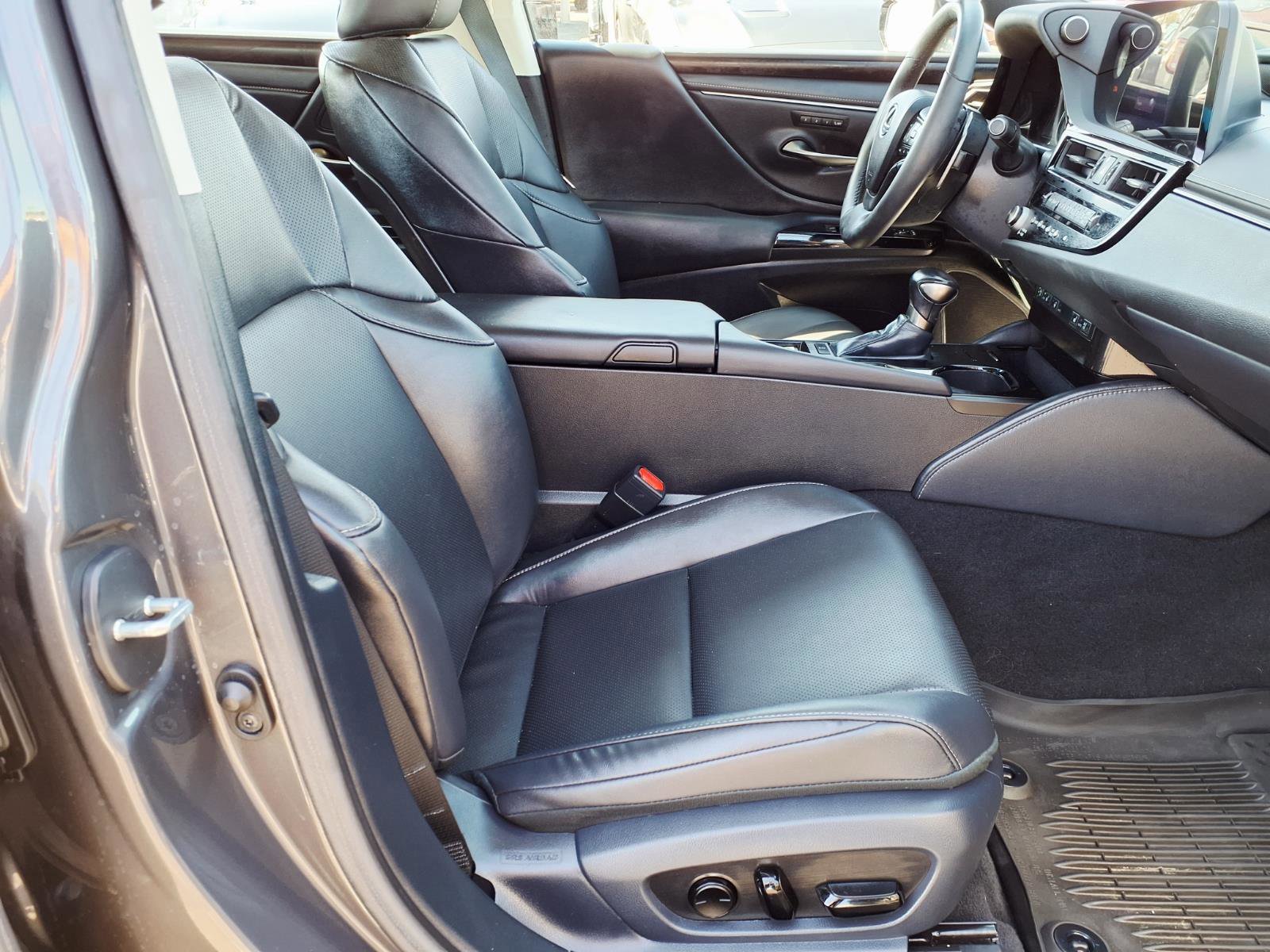 Used 2023 Lexus ES 250 w/ Premium Package image 11