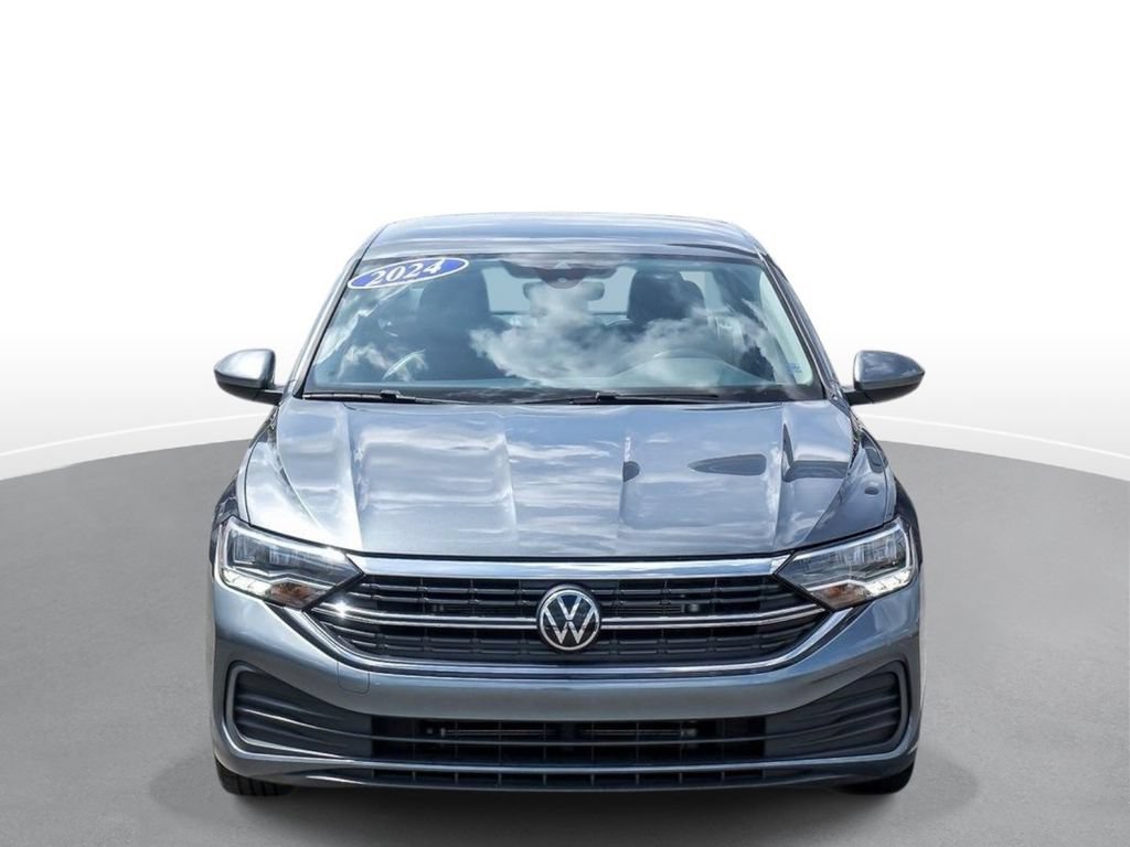 Used 2024 Volkswagen Jetta SE FWD image 3