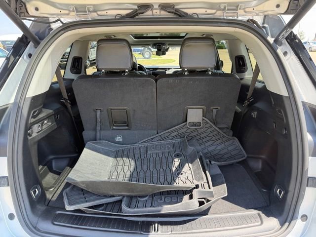 Used 2023 Jeep Grand Cherokee L Limited AWD/4WD image 8