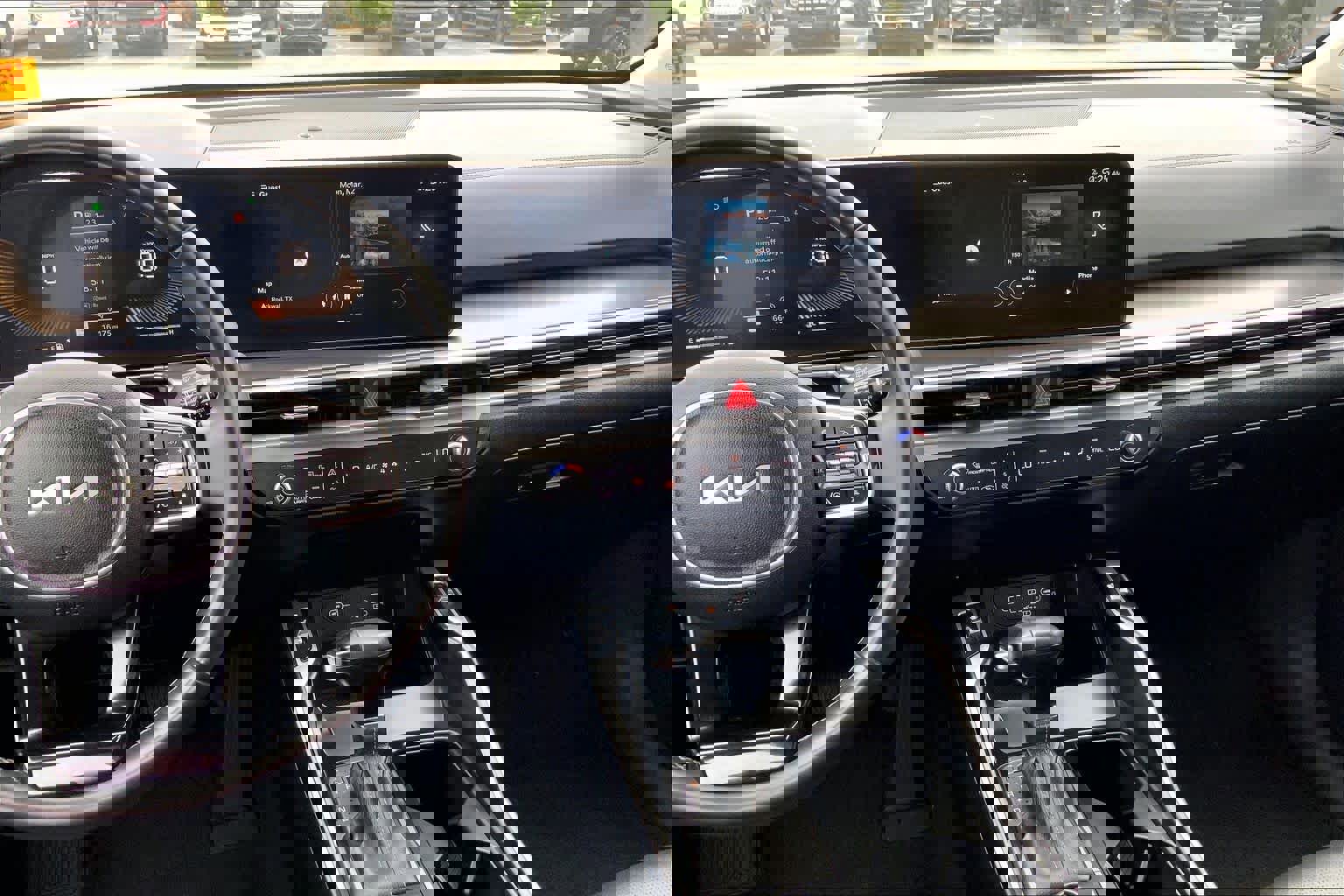 Used 2024 Kia Sorento S image 8