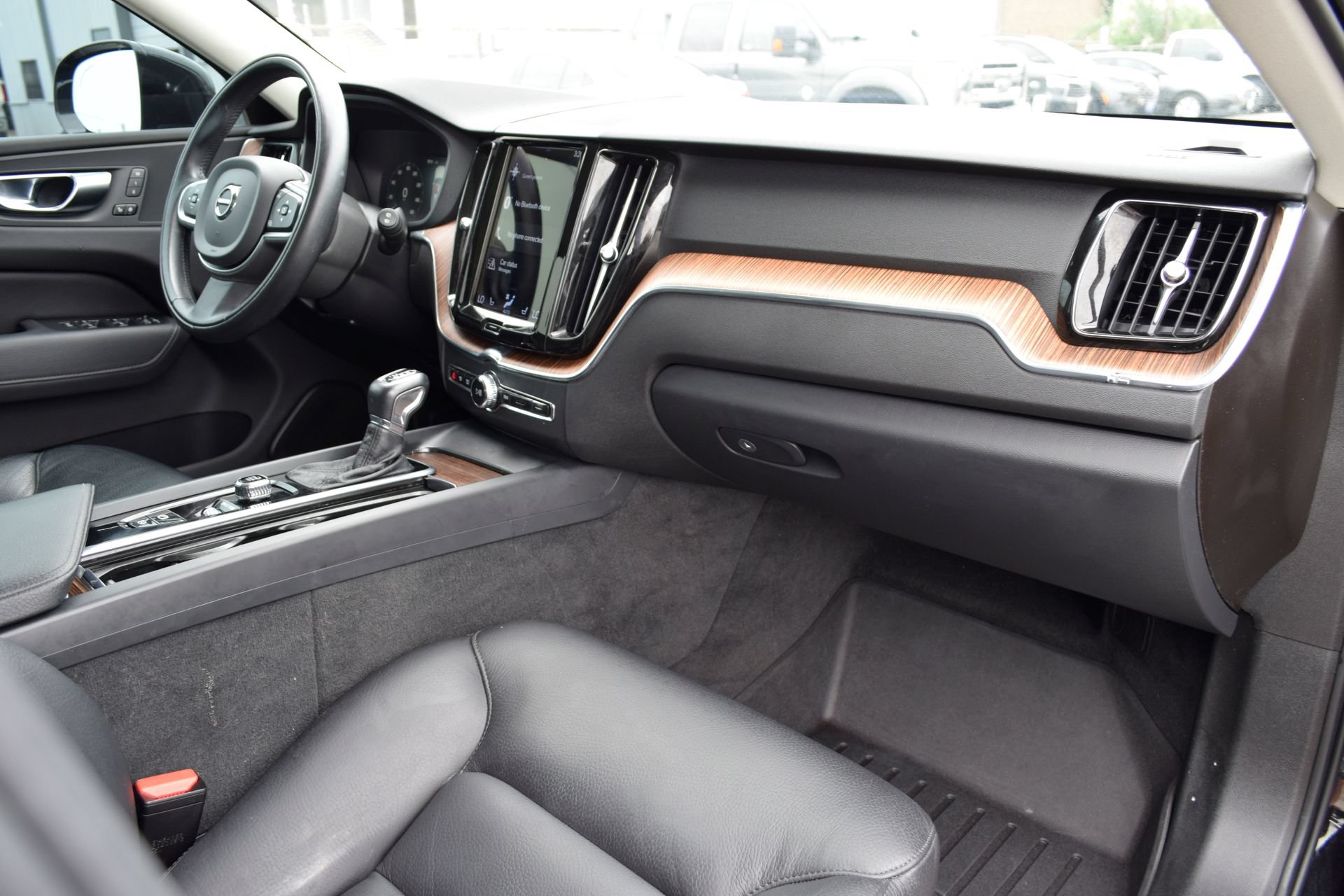 Used 2021 Volvo XC60 T5 Momentum w/ Premium Package FWD image 22