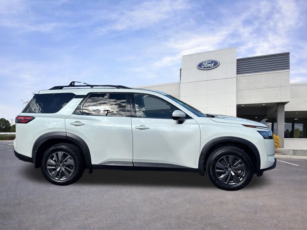 Used 2022 Nissan Pathfinder SV w/ SV Black Package FWD image 10