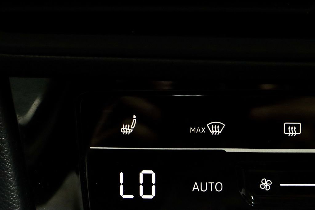 Used 2025 Volkswagen Jetta SE image 11