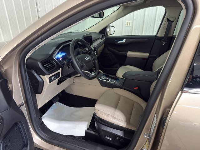 Certified 2020 Ford Escape Titanium w/ Titanium Premium Package 2.0 AWD/4WD image 2