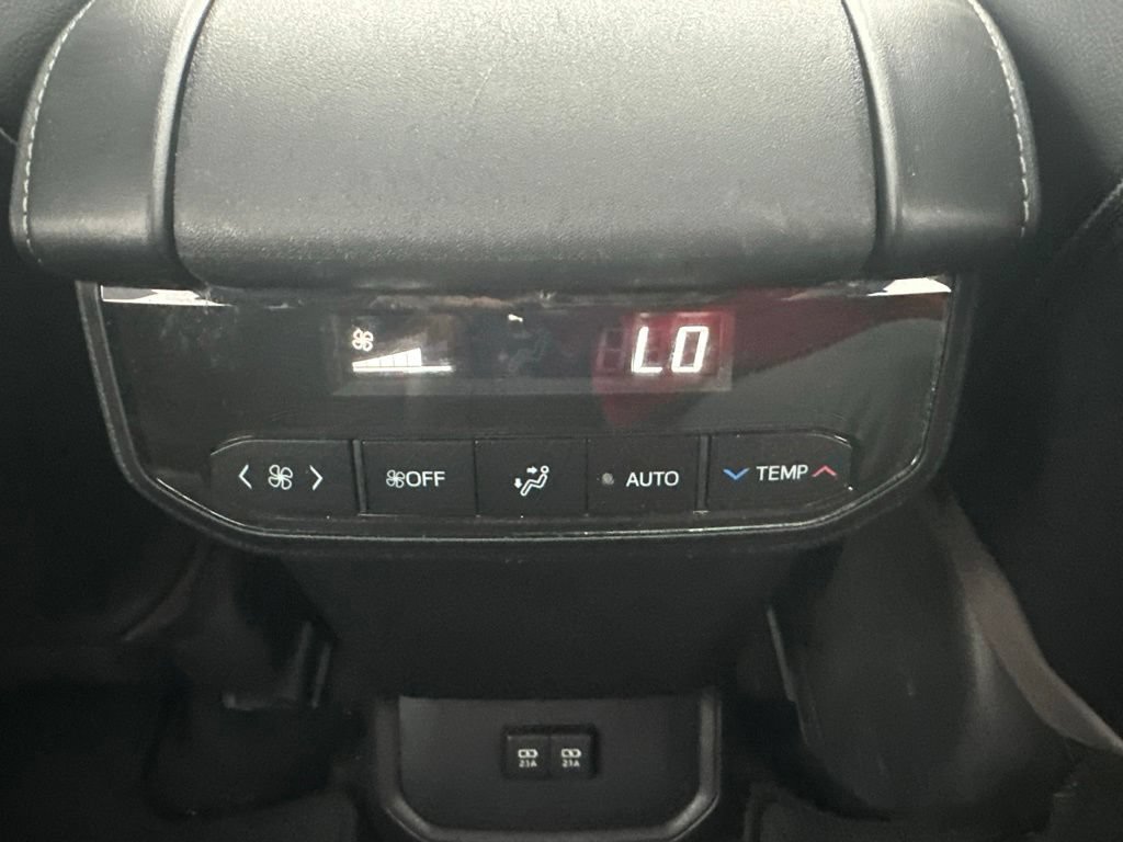 Used 2021 Toyota Highlander XSE AWD/4WD image 37