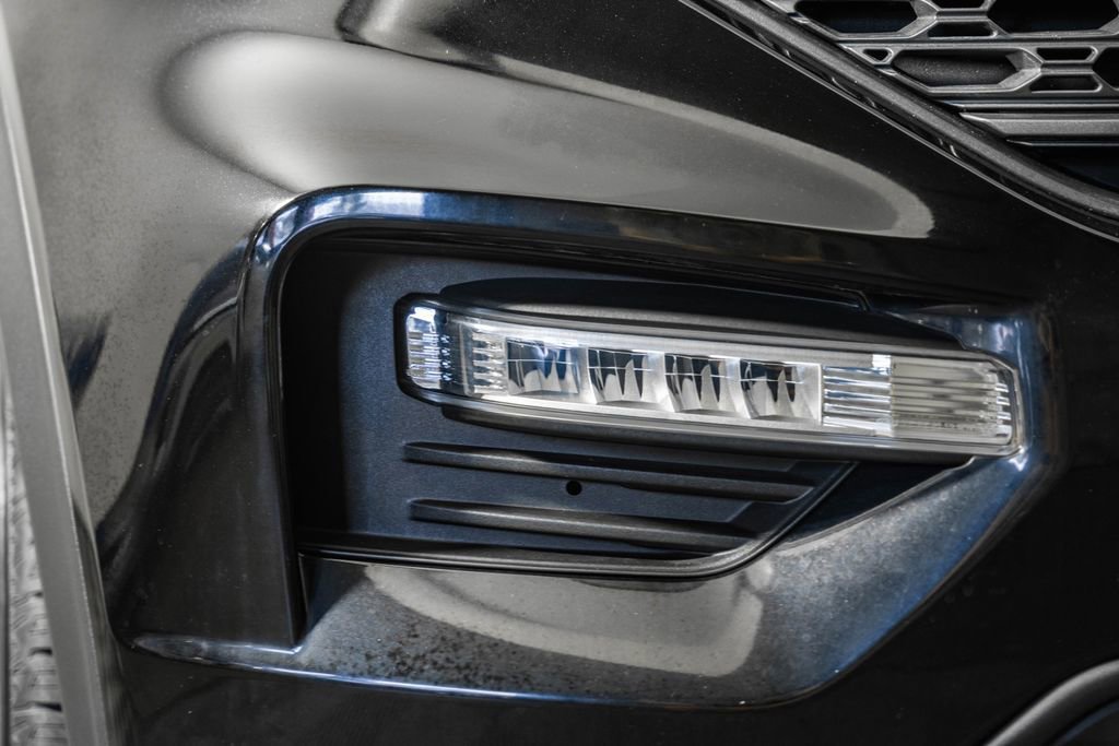 Certified 2021 Ford Explorer XLT w/ Equipment Group 202A image 17