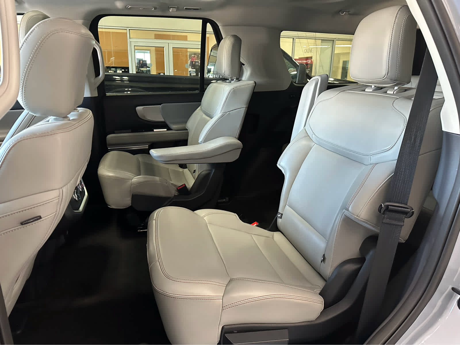 Certified 2025 Ford Expedition Active AWD/4WD image 31