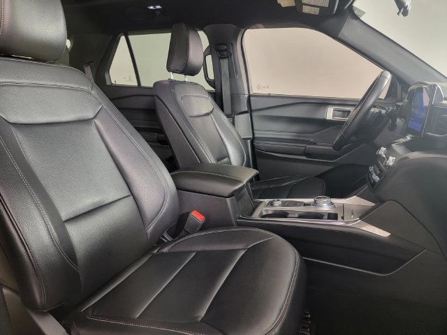 Certified 2020 Ford Explorer XLT w/ Equipment Group 202A AWD/4WD image 18