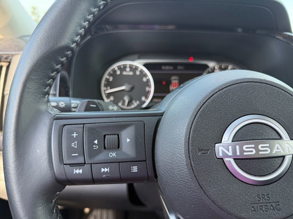 Used 2025 Nissan Pathfinder SV AWD/4WD image 16