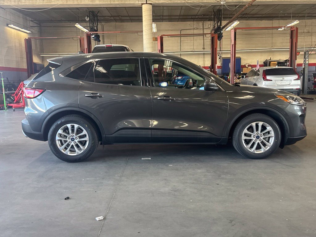 Certified 2020 Ford Escape SE FWD image 3