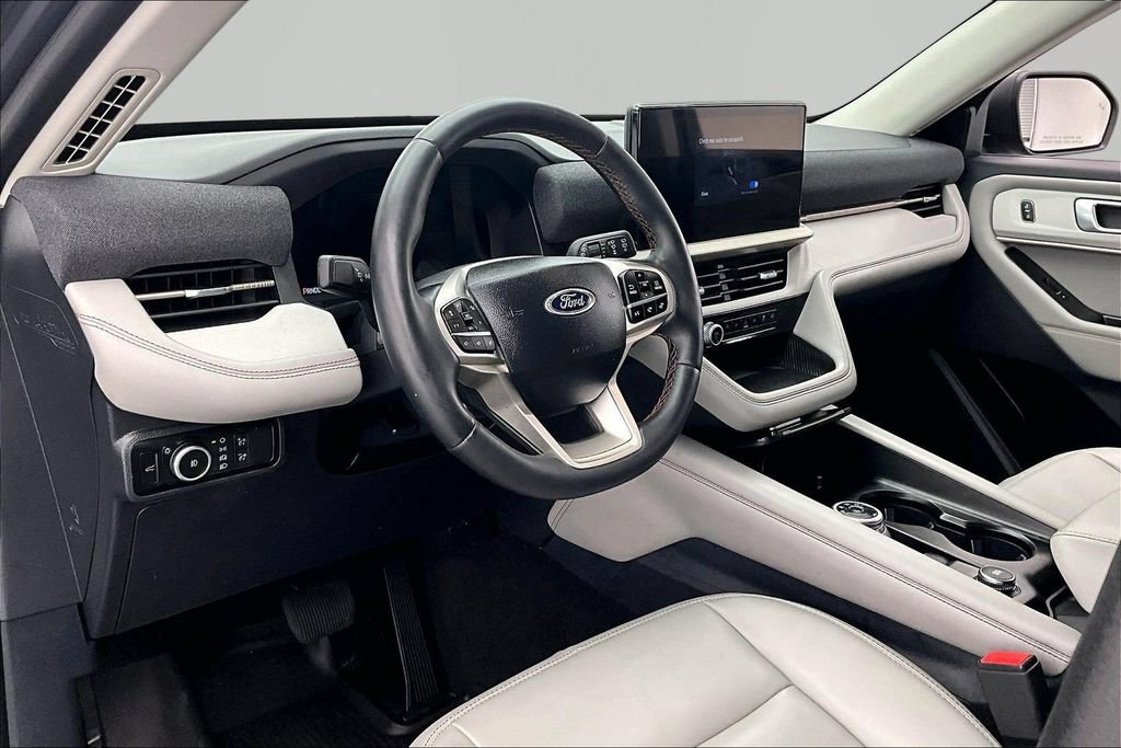 Certified 2025 Ford Explorer Active w/ Active Comfort Package AWD/4WD image 14