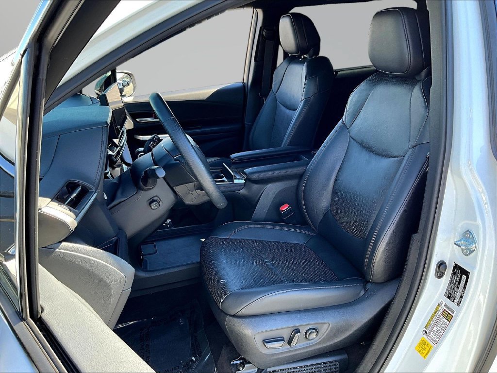 Used 2025 Toyota Sienna Platinum AWD/4WD image 25