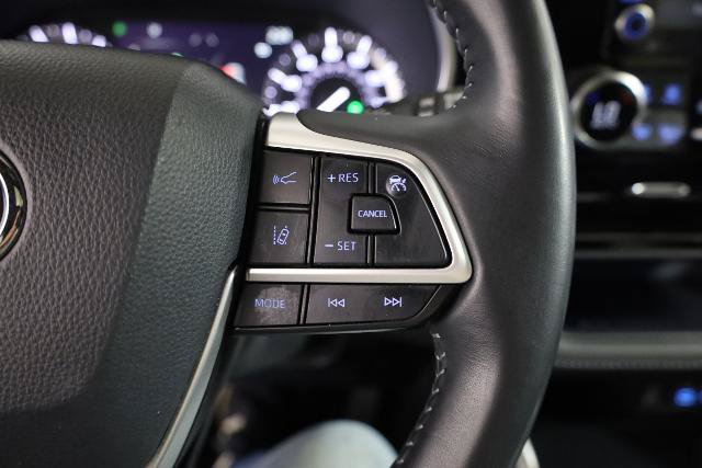 Used 2022 Toyota Highlander XSE AWD/4WD image 14