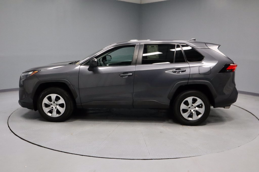 Used 2023 Toyota RAV4 LE AWD/4WD image 7
