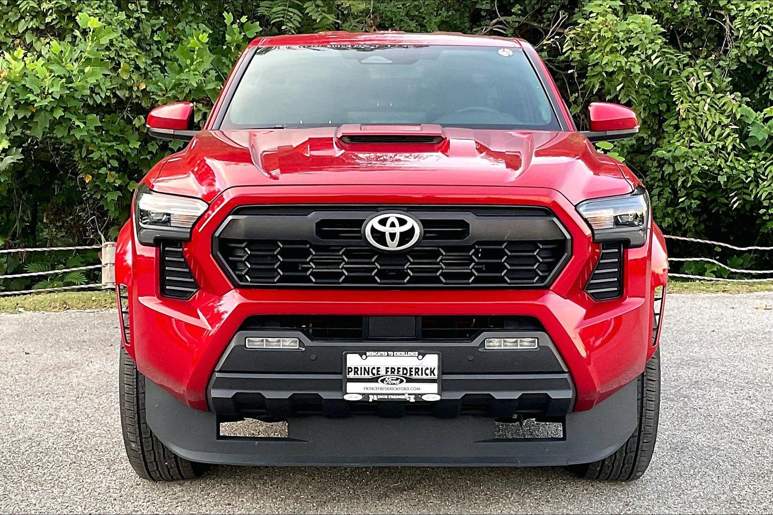 Used 2024 Toyota Tacoma TRD Sport w/ TRD Sport Upgrade Package AWD/4WD image 2