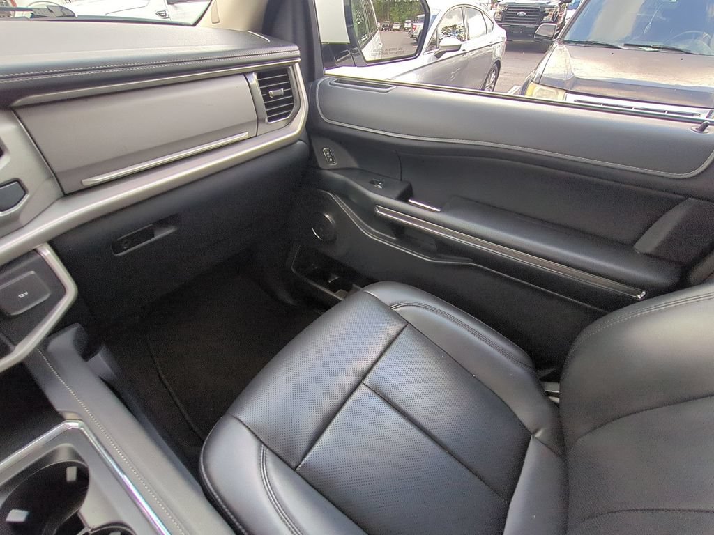 Certified 2024 Ford Expedition XLT AWD/4WD image 19