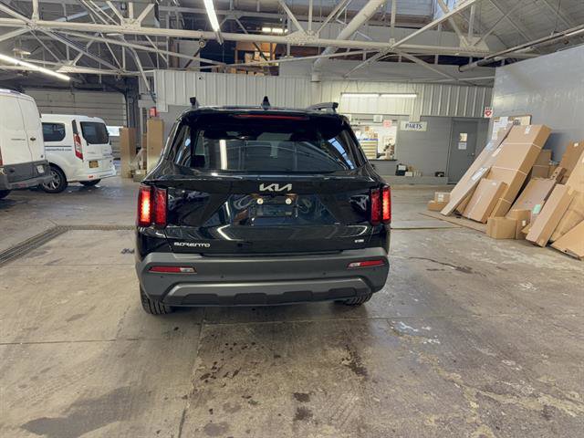 Used 2023 Kia Sorento S w/ Panoramic Sunroof Package image 3