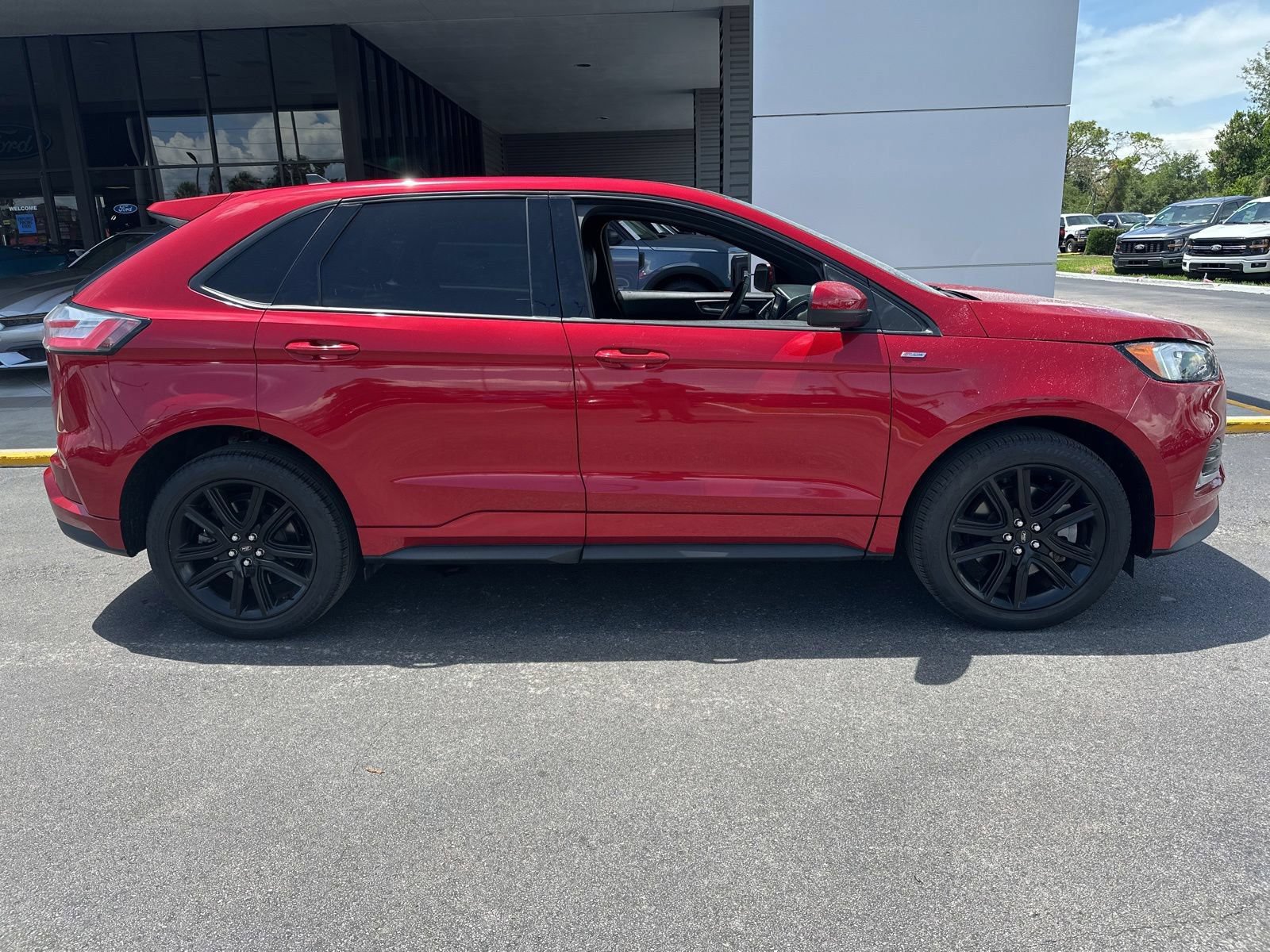 Certified 2022 Ford Edge ST-Line AWD/4WD image 3