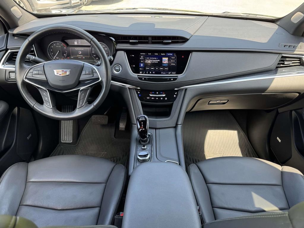 Used 2024 Cadillac XT5 Premium Luxury AWD/4WD image 2
